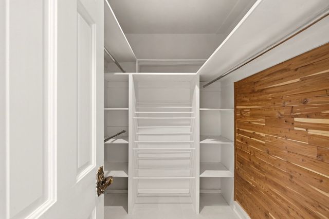 16 Toro, Santa Fe, NM 87508