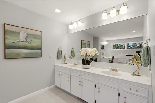 16 Toro, Santa Fe, NM 87508