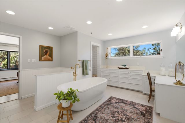 16 Toro, Santa Fe, NM 87508