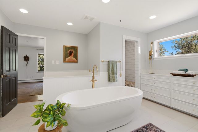 16 Toro, Santa Fe, NM 87508