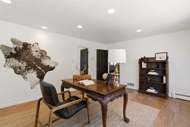 16 Toro, Santa Fe, NM 87508