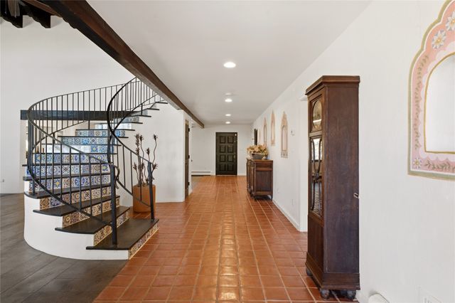 16 Toro, Santa Fe, NM 87508