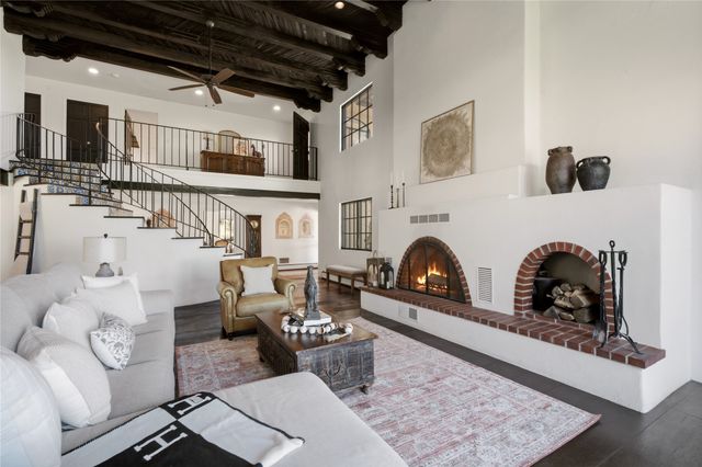 16 Toro, Santa Fe, NM 87508