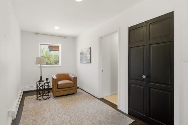 16 Toro, Santa Fe, NM 87508