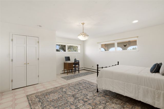 16 Toro, Santa Fe, NM 87508