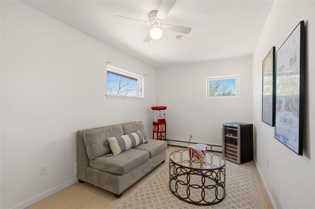 16 Toro, Santa Fe, NM 87508