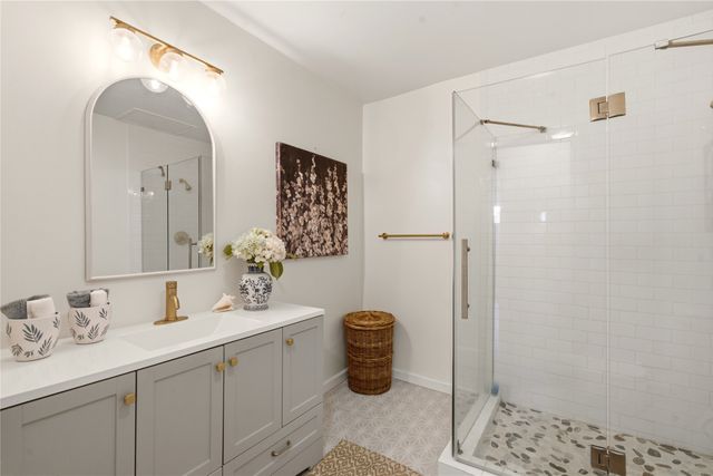 16 Toro, Santa Fe, NM 87508