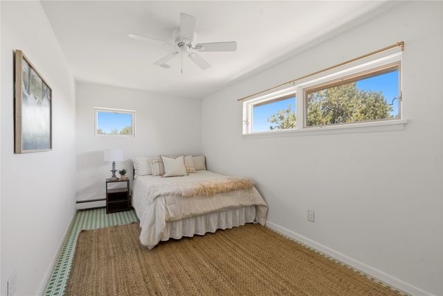 16 Toro, Santa Fe, NM 87508