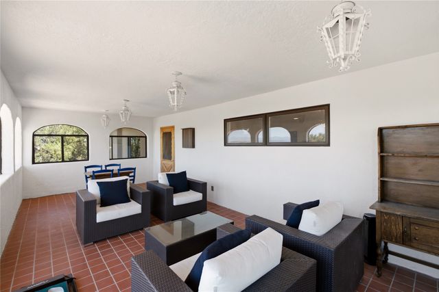 16 Toro, Santa Fe, NM 87508
