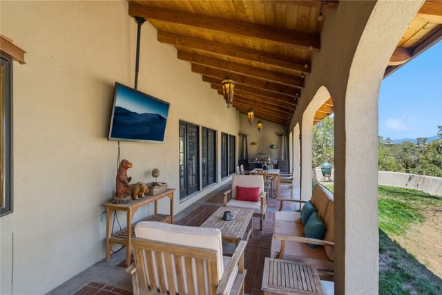 16 Toro, Santa Fe, NM 87508