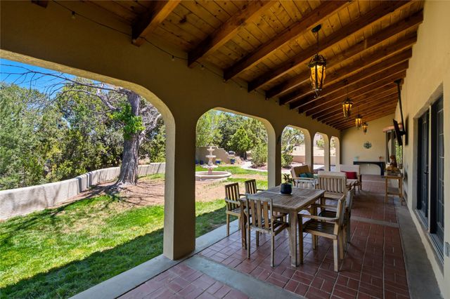 16 Toro, Santa Fe, NM 87508