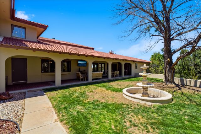 16 Toro, Santa Fe, NM 87508