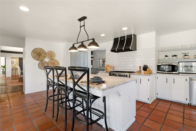 16 Toro, Santa Fe, NM 87508