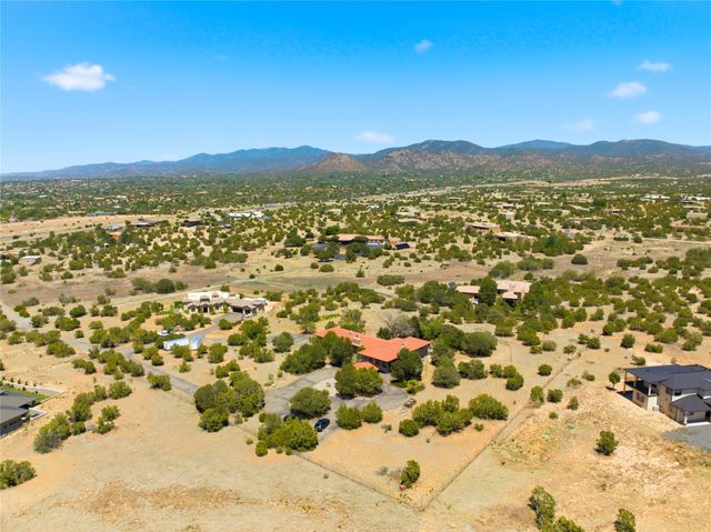 16 Toro, Santa Fe, NM 87508