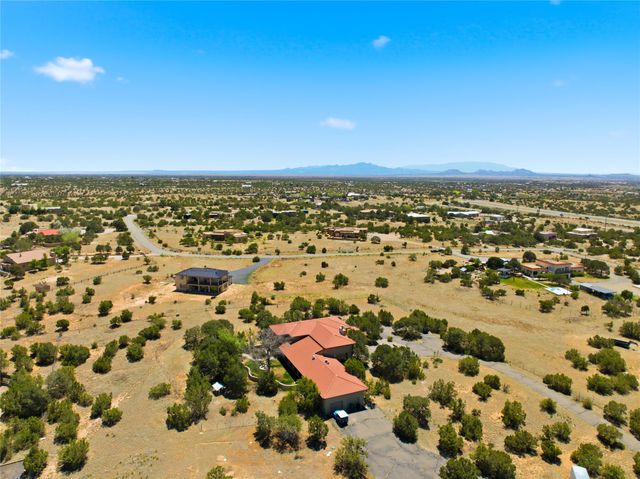 16 Toro, Santa Fe, NM 87508