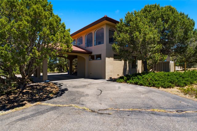 16 Toro, Santa Fe, NM 87508