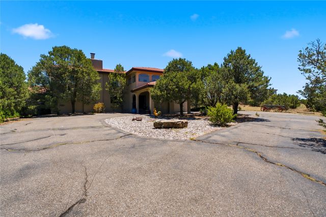 16 Toro, Santa Fe, NM 87508