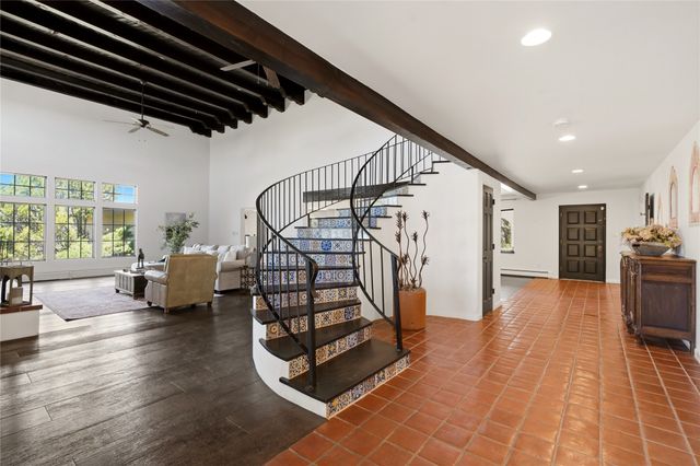 16 Toro, Santa Fe, NM 87508