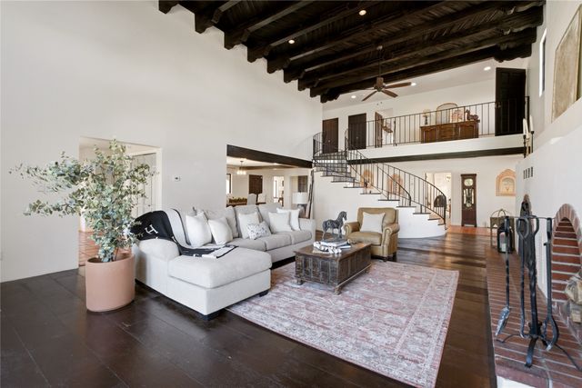 16 Toro, Santa Fe, NM 87508