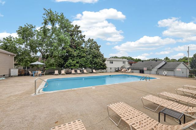 430 Walton Ferry Rd Apt 802, Hendersonville, TN 37075