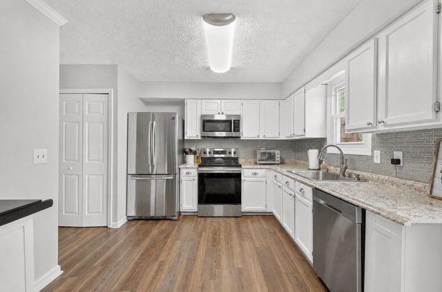 430 Walton Ferry Rd Apt 802, Hendersonville, TN 37075