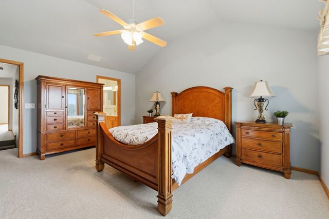 691 E Nerge Road, Roselle, IL 60172