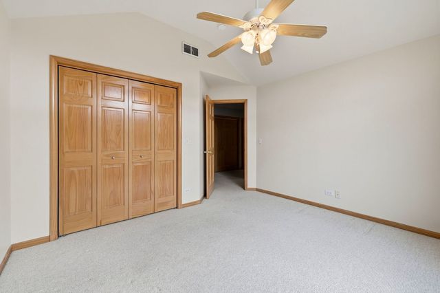 691 E Nerge Road, Roselle, IL 60172