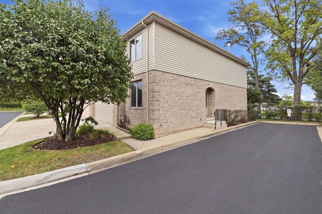 691 E Nerge Road, Roselle, IL 60172