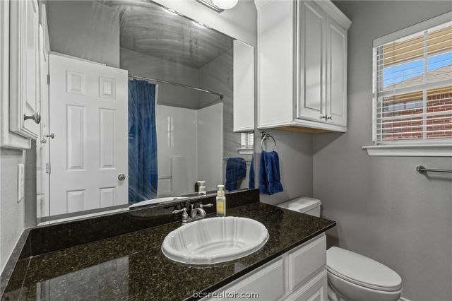 250 Forest Drive, College Station, TX 77840