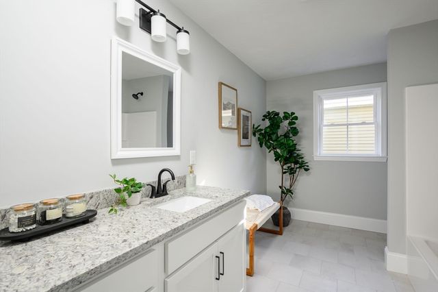 17 Hayford Trail 12, Hanson, MA 02341