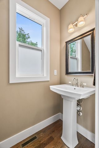 916A Thomas Ave, Nashville, TN 37216