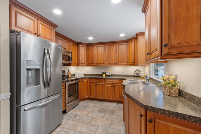 7 Brentwood Avenue, Salem, NH 03079