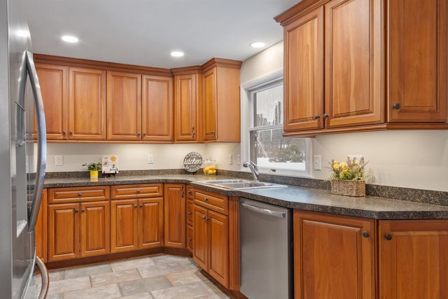 7 Brentwood Avenue, Salem, NH 03079