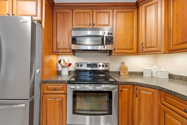 7 Brentwood Avenue, Salem, NH 03079