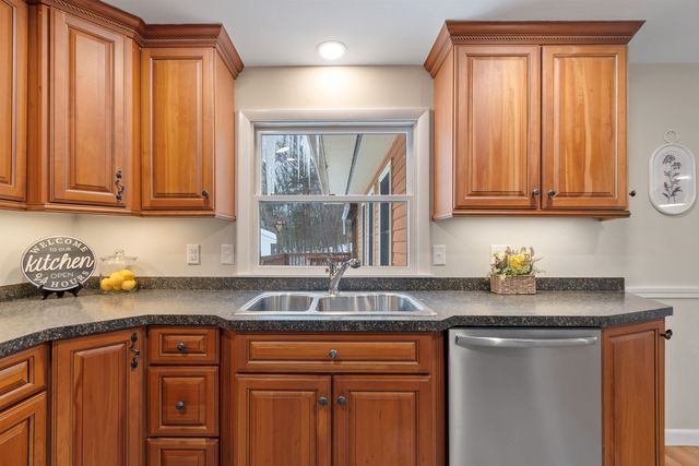 7 Brentwood Avenue, Salem, NH 03079