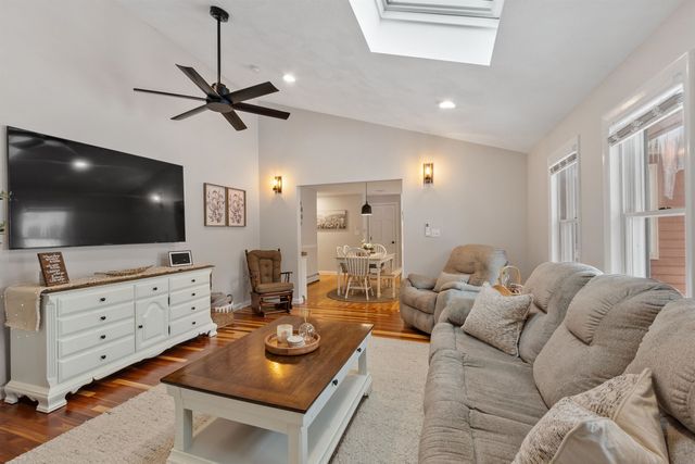 7 Brentwood Avenue, Salem, NH 03079