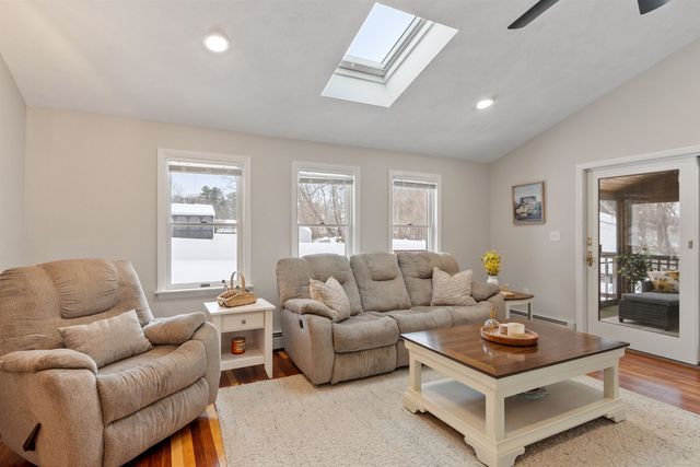 7 Brentwood Avenue, Salem, NH 03079