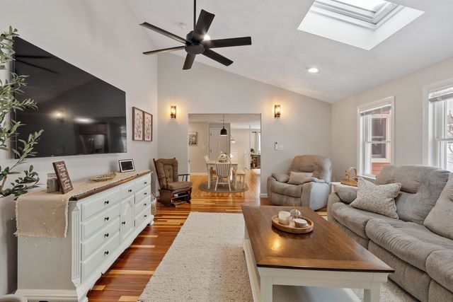 7 Brentwood Avenue, Salem, NH 03079