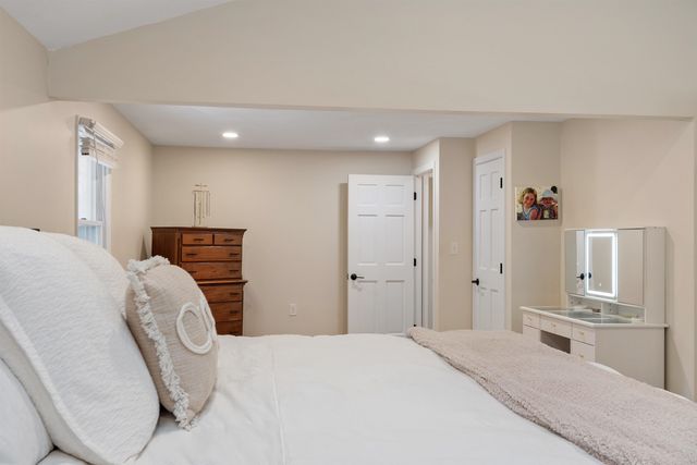 7 Brentwood Avenue, Salem, NH 03079