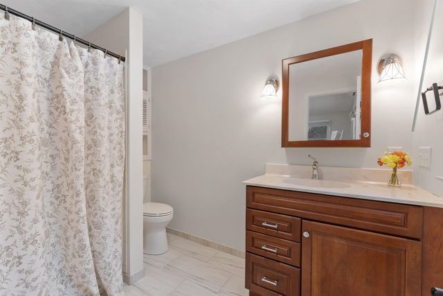 7 Brentwood Avenue, Salem, NH 03079