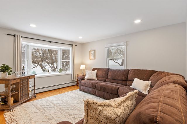 7 Brentwood Avenue, Salem, NH 03079