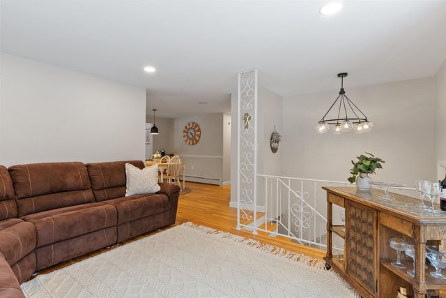 7 Brentwood Avenue, Salem, NH 03079