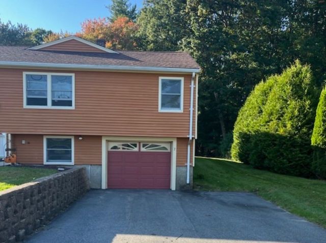 7 Brentwood Avenue, Salem, NH 03079