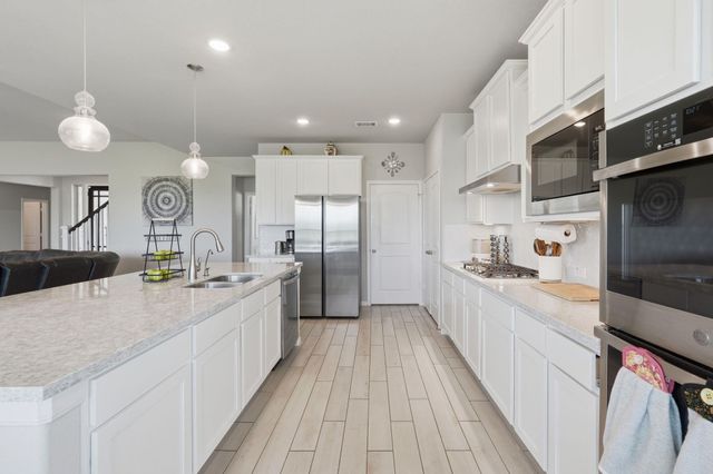 225 Peninsula Point Drive, Montgomery, TX 77356