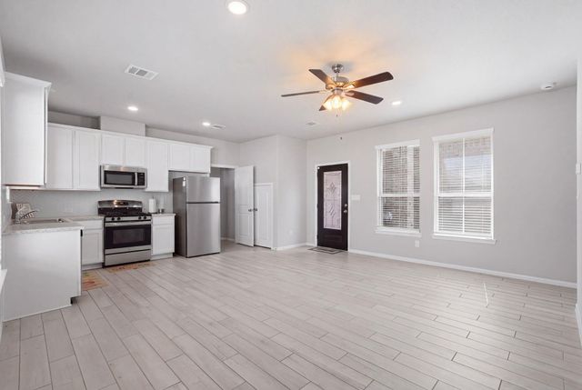 225 Peninsula Point Drive, Montgomery, TX 77356