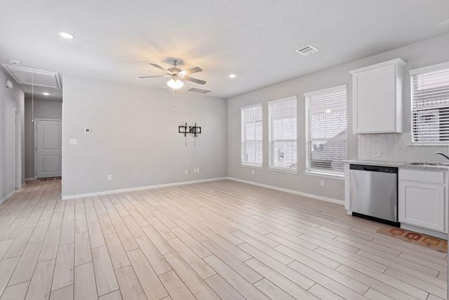 225 Peninsula Point Drive, Montgomery, TX 77356