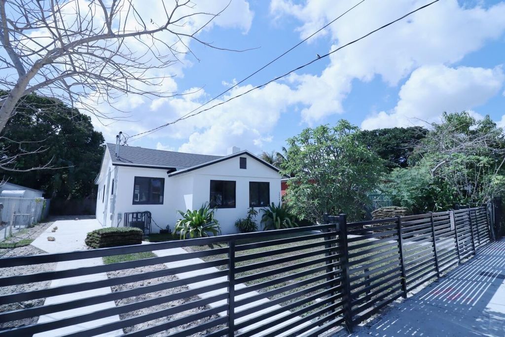 3040 NW 13th Avenue 2, Miami, FL 33142