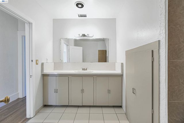 1646 51St Ave, Oakland, CA 94601