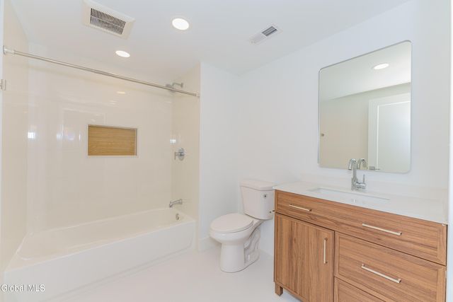 9 Laura Drive 105, Cohoes, NY 12047