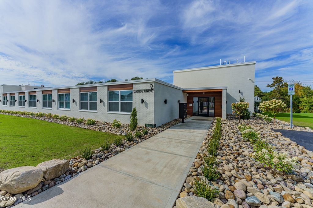 9 Laura Drive 105, Cohoes, NY 12047